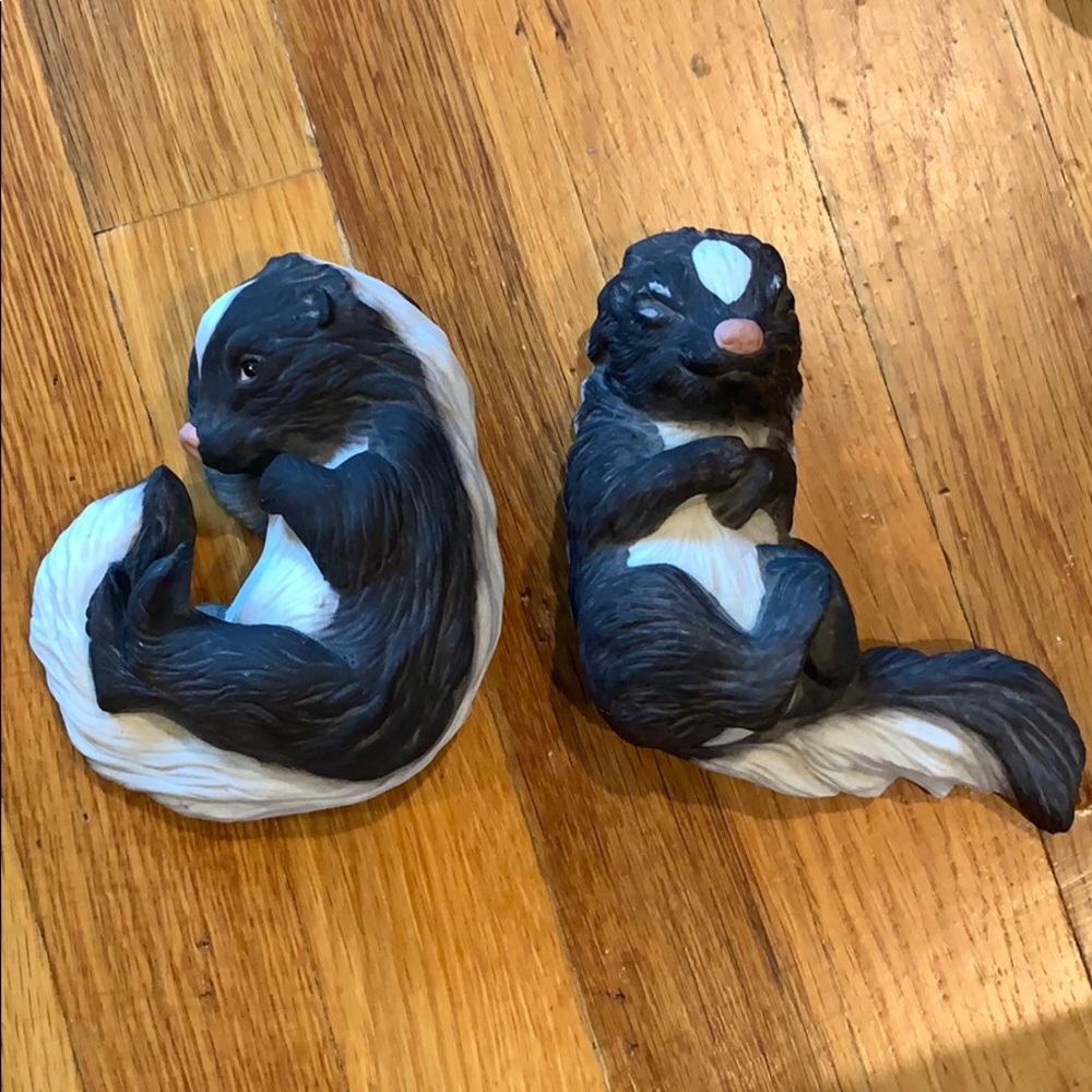 The Snuggle Babies Sculpture Collection skunks pair valentine baby kits cute fur